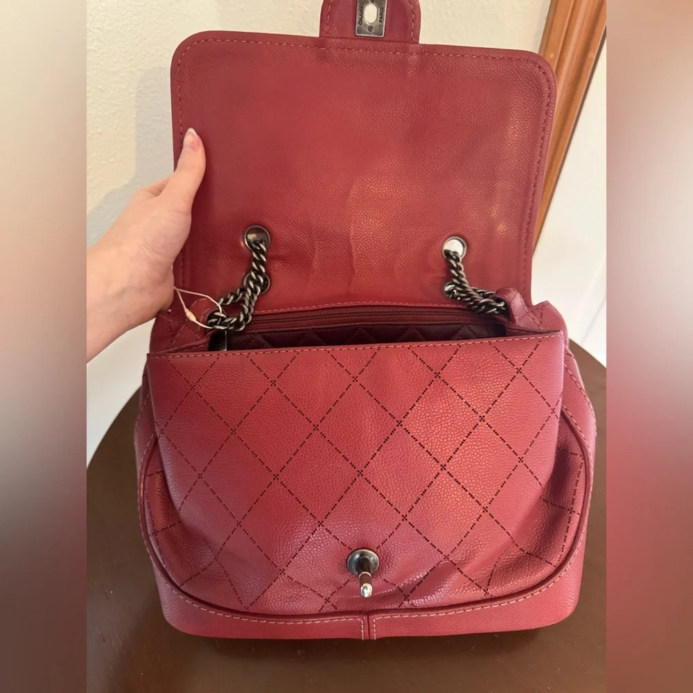 CHANEL Burgundy Quilted Shoulder Bag with Chain Strap - Picture 6 of 8